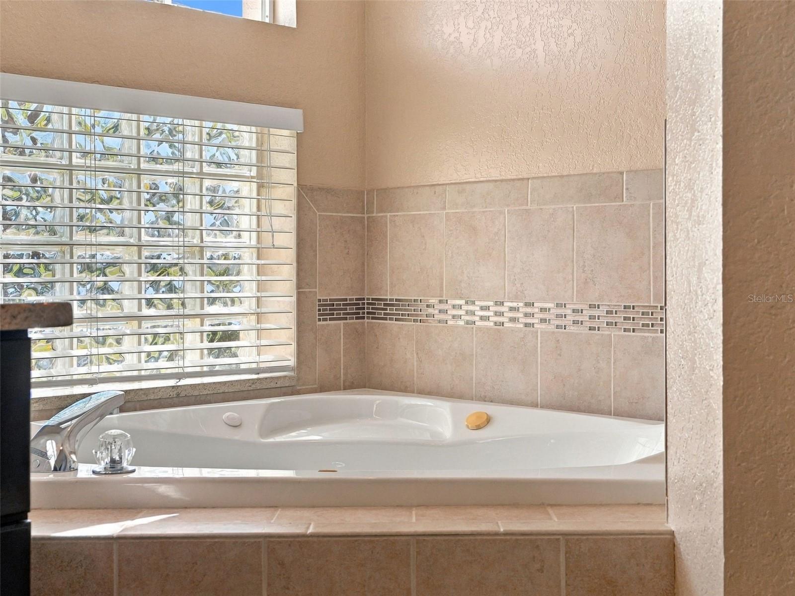 8175 WINDING OAK LANE, Spring Hill, FL 34606
