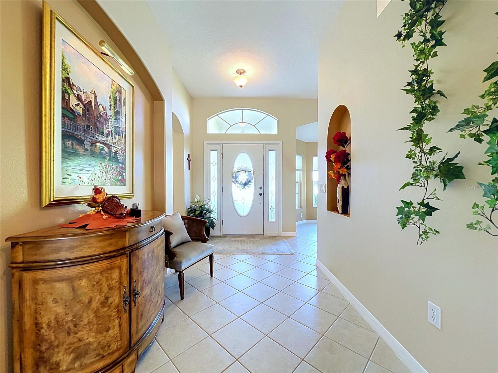 Spacious foyer Spacious foyer