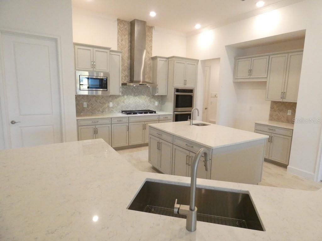 958 SIGNET DRIVE, Apollo Beach, FL 33572