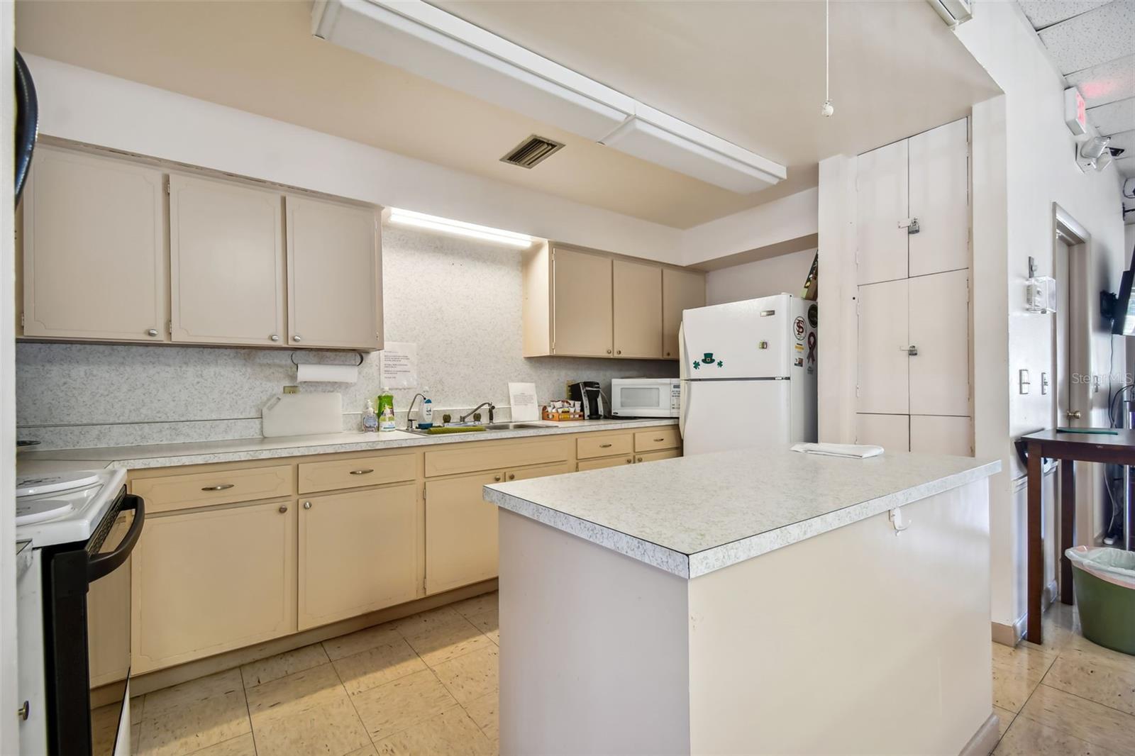 7079 LAFAYETTE N, Pinellas Park, FL 33781