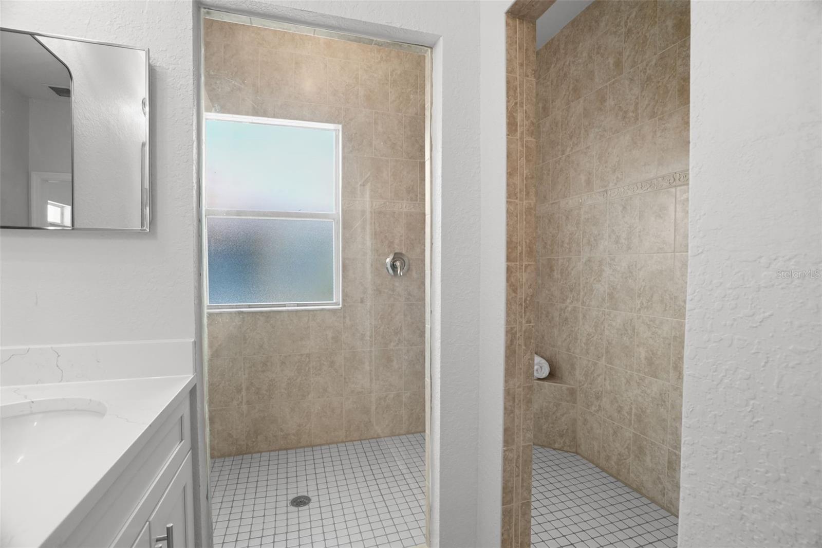 21019 SUNPOINT WAY, #201, Lutz, FL 33558