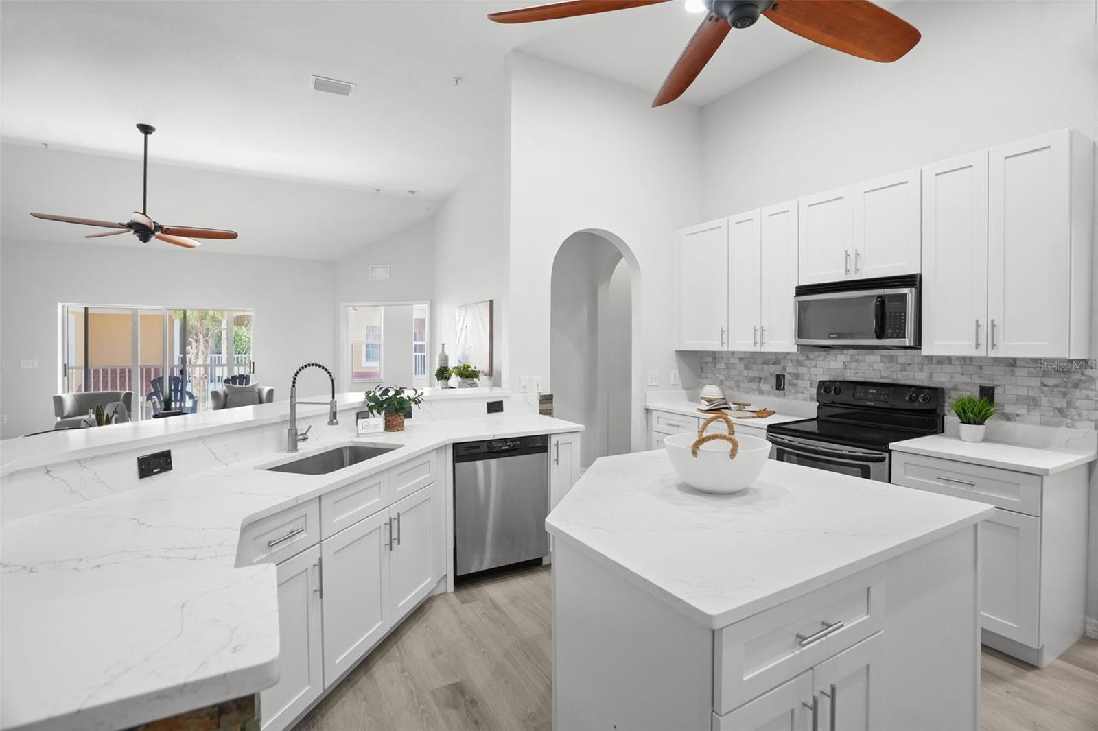 21019 SUNPOINT WAY, #201, Lutz, FL 33558