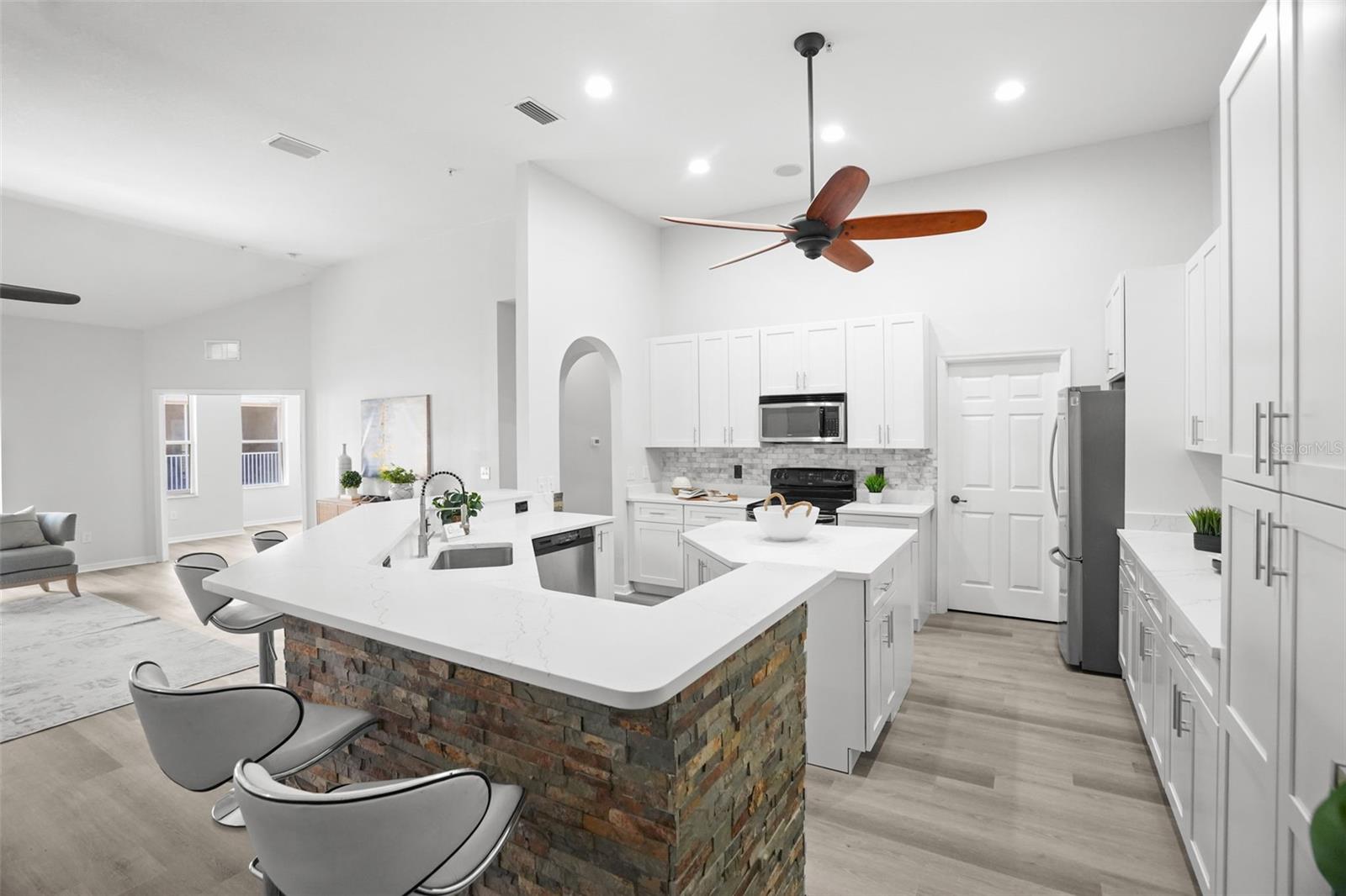 21019 SUNPOINT WAY, #201, Lutz, FL 33558