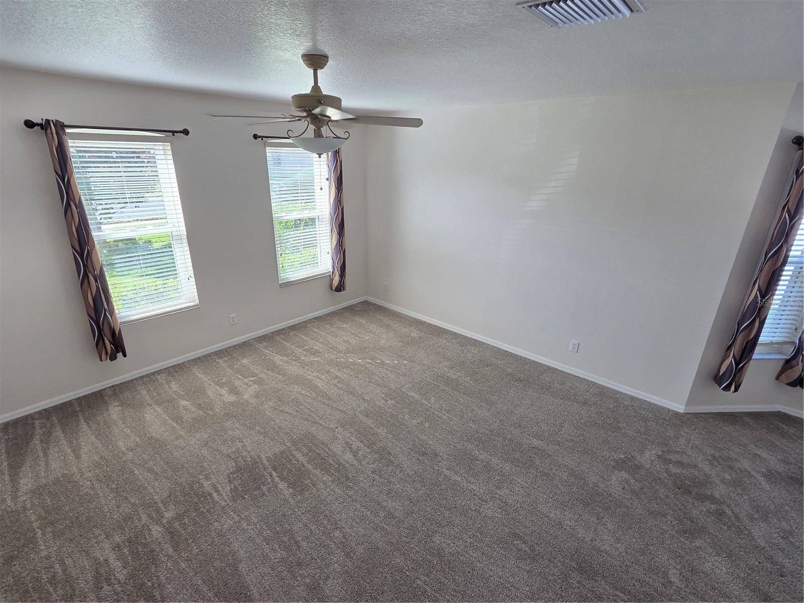 Living / dining room combo