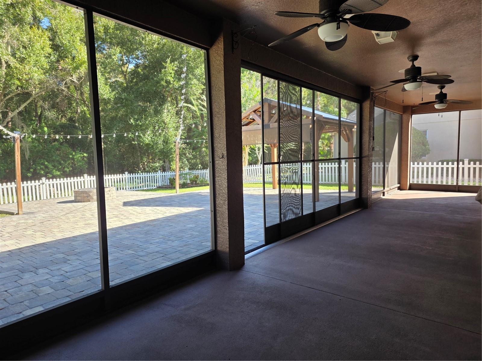 Screened Lanai with retracting screens