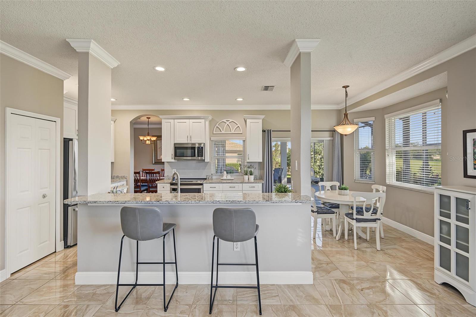 Convenient breakfast bar seating Convenient breakfast bar seating
