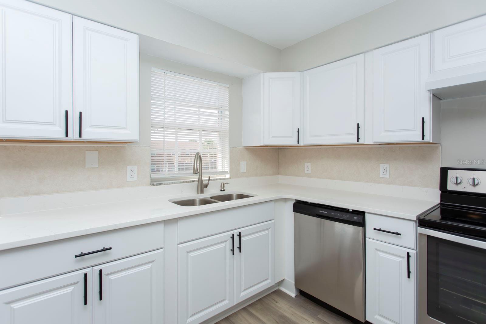 1920 E EDGEWOOD DRIVE, #B2, Lakeland, FL 33803