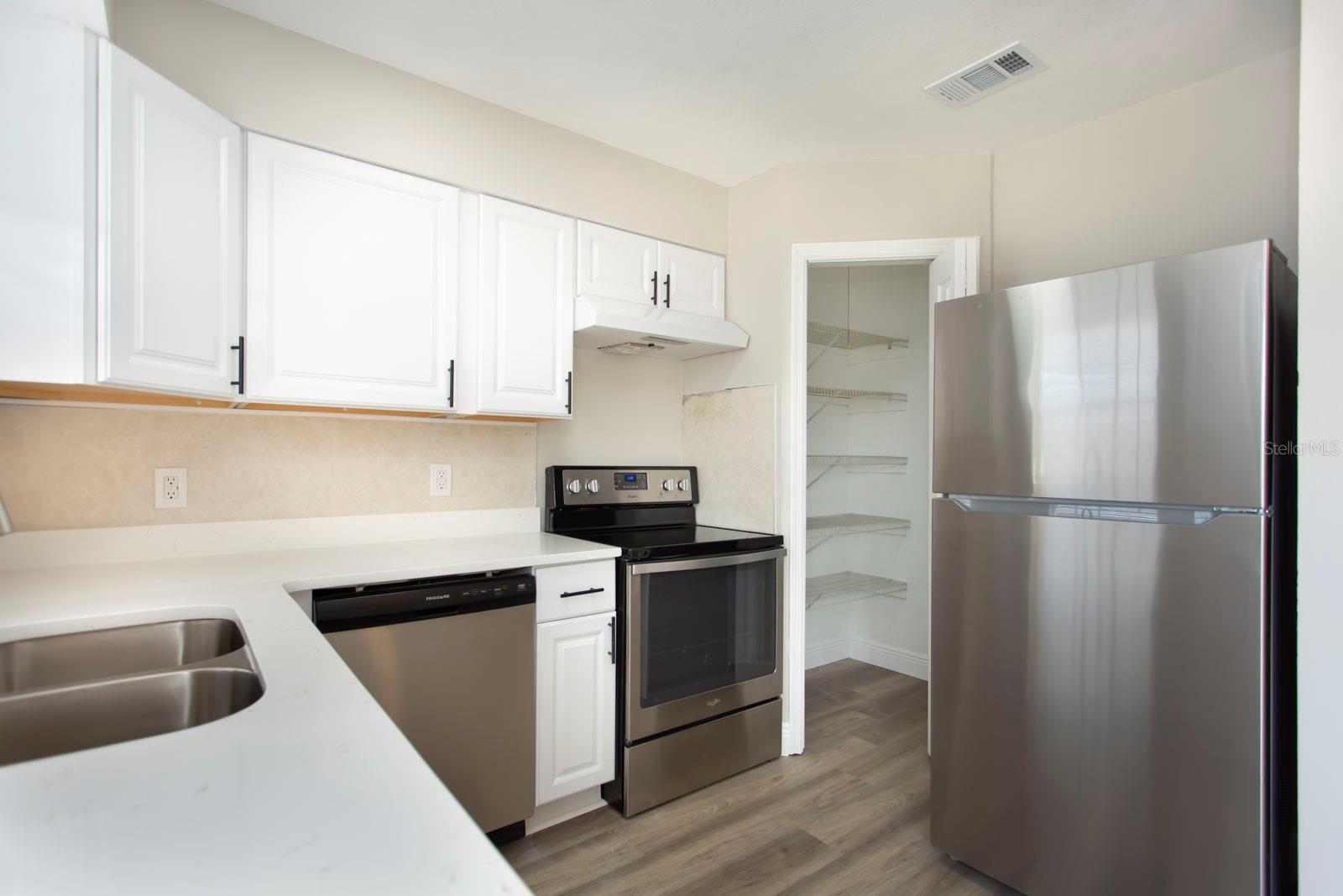 1920 E EDGEWOOD DRIVE, #B2, Lakeland, FL 33803