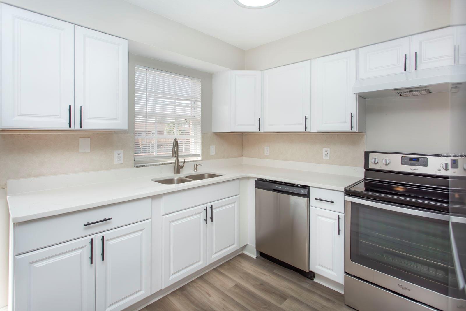 1920 E EDGEWOOD DRIVE, #B2, Lakeland, FL 33803