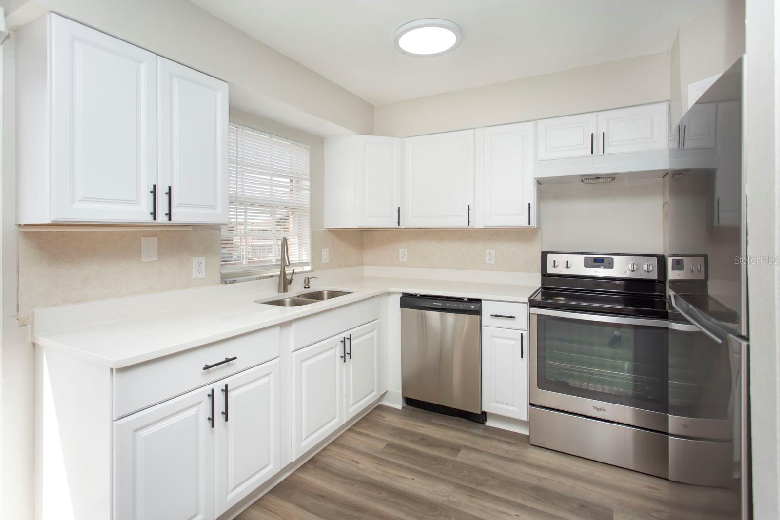 1920 E EDGEWOOD DRIVE, #B2, Lakeland, FL 33803