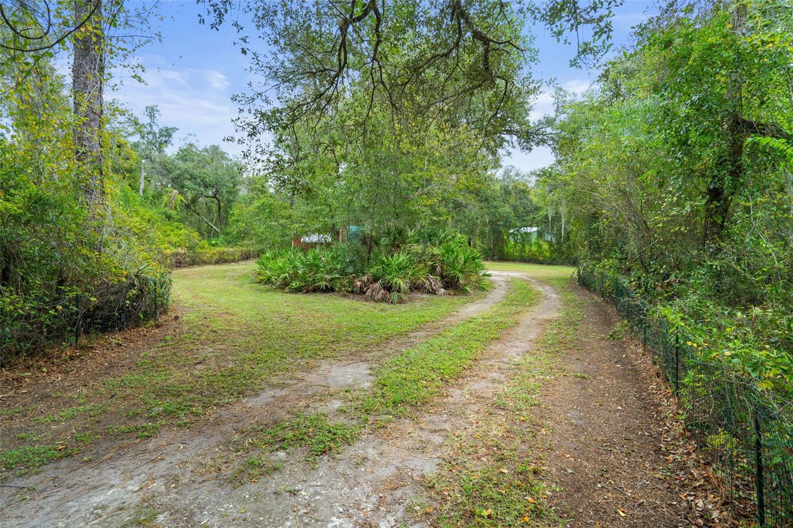 5642 CYRIL DRIVE, Dade City, FL 33523