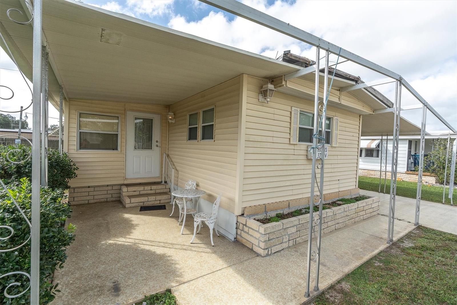 37324 LOIS AVENUE, Zephyrhills, FL 33542 37324 LOIS AVENUE, Zephyrhills, FL 33542