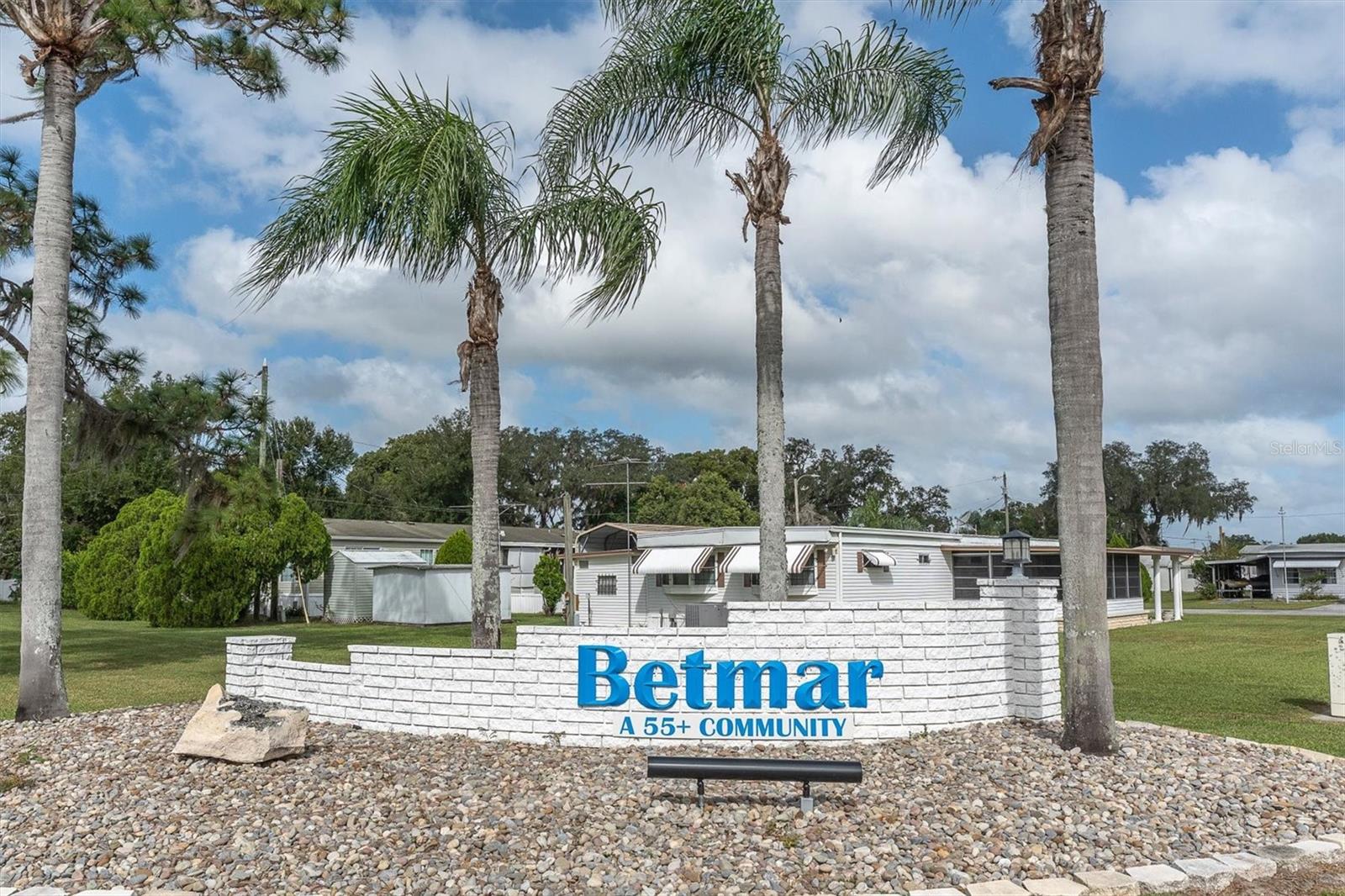 37324 LOIS AVENUE, Zephyrhills, FL 33542 37324 LOIS AVENUE, Zephyrhills, FL 33542