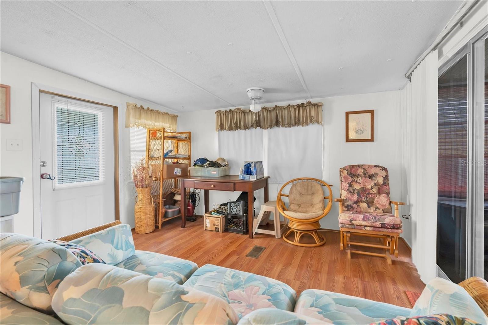 37324 LOIS AVENUE, Zephyrhills, FL 33542 37324 LOIS AVENUE, Zephyrhills, FL 33542
