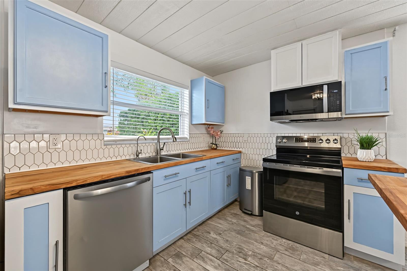 5106 BLUE HERON DRIVE, New Port Richey, FL 34652