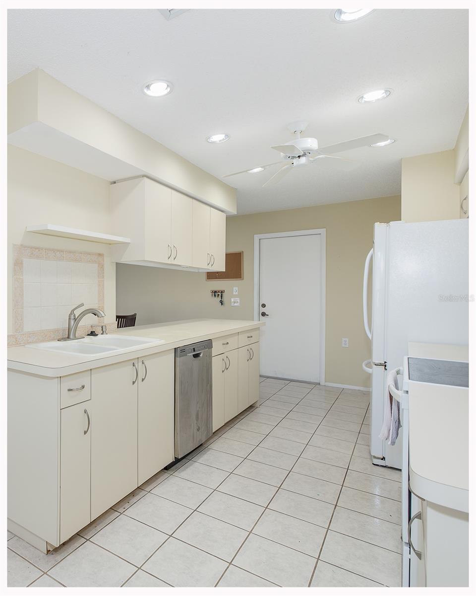 9015 WARWICK LANE, New Port Richey, FL 34655