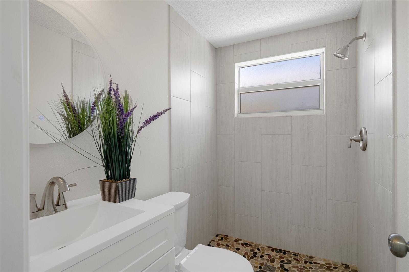 BATHROOM 2 - NEAR KITCHEN