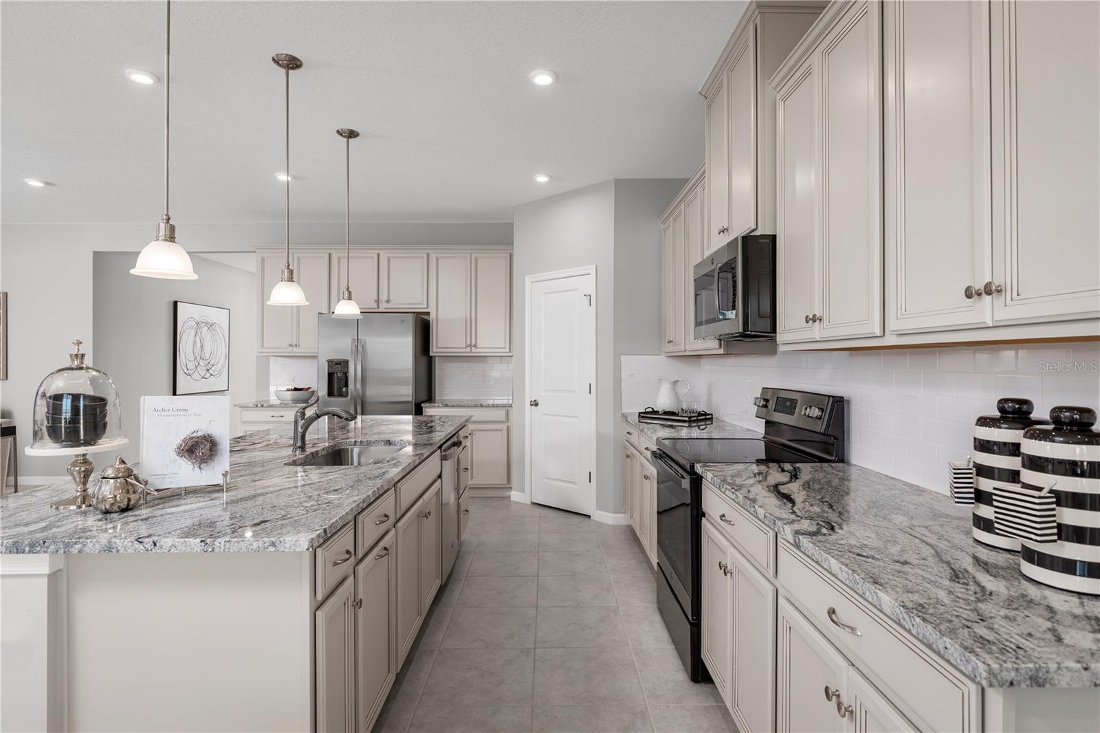 5327 CASTELLO AVENUE, Auburndale, FL 33823 5327 CASTELLO AVENUE, Auburndale, FL 33823