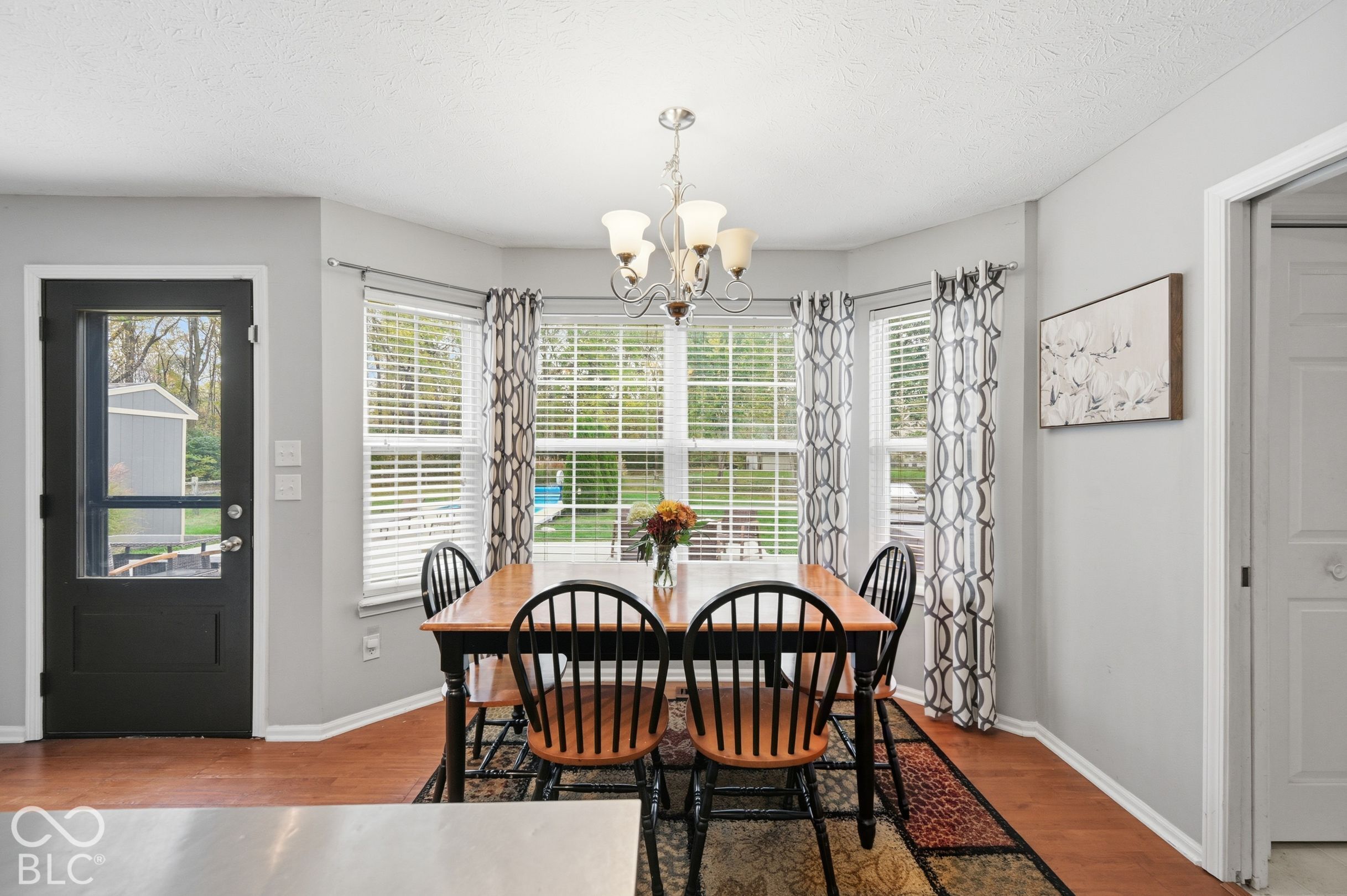 Eat-In Kitchen Area
