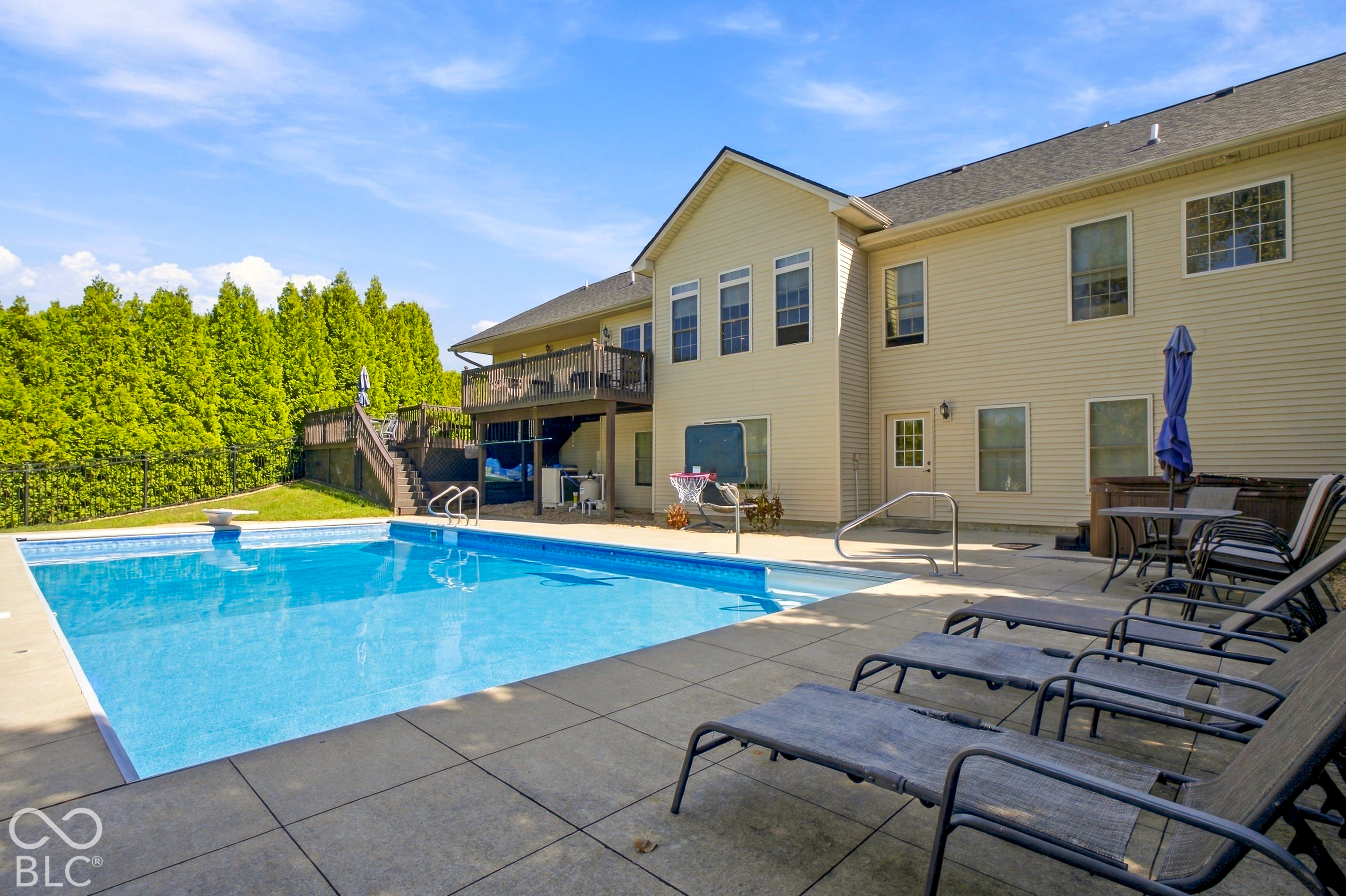 2532 Woodland Farms Drive, Columbus, IN 47201