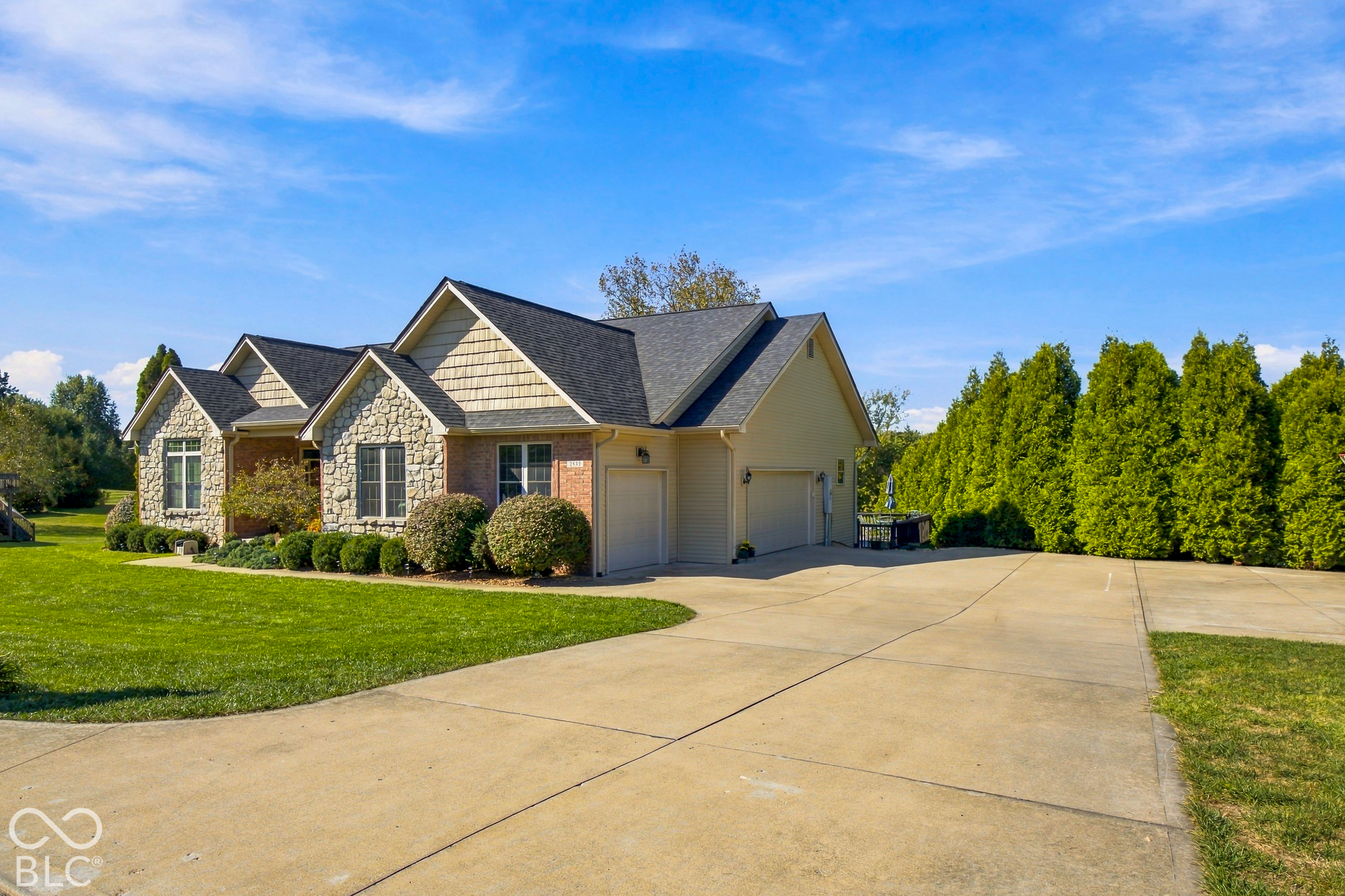 2532 Woodland Farms Drive, Columbus, IN 47201