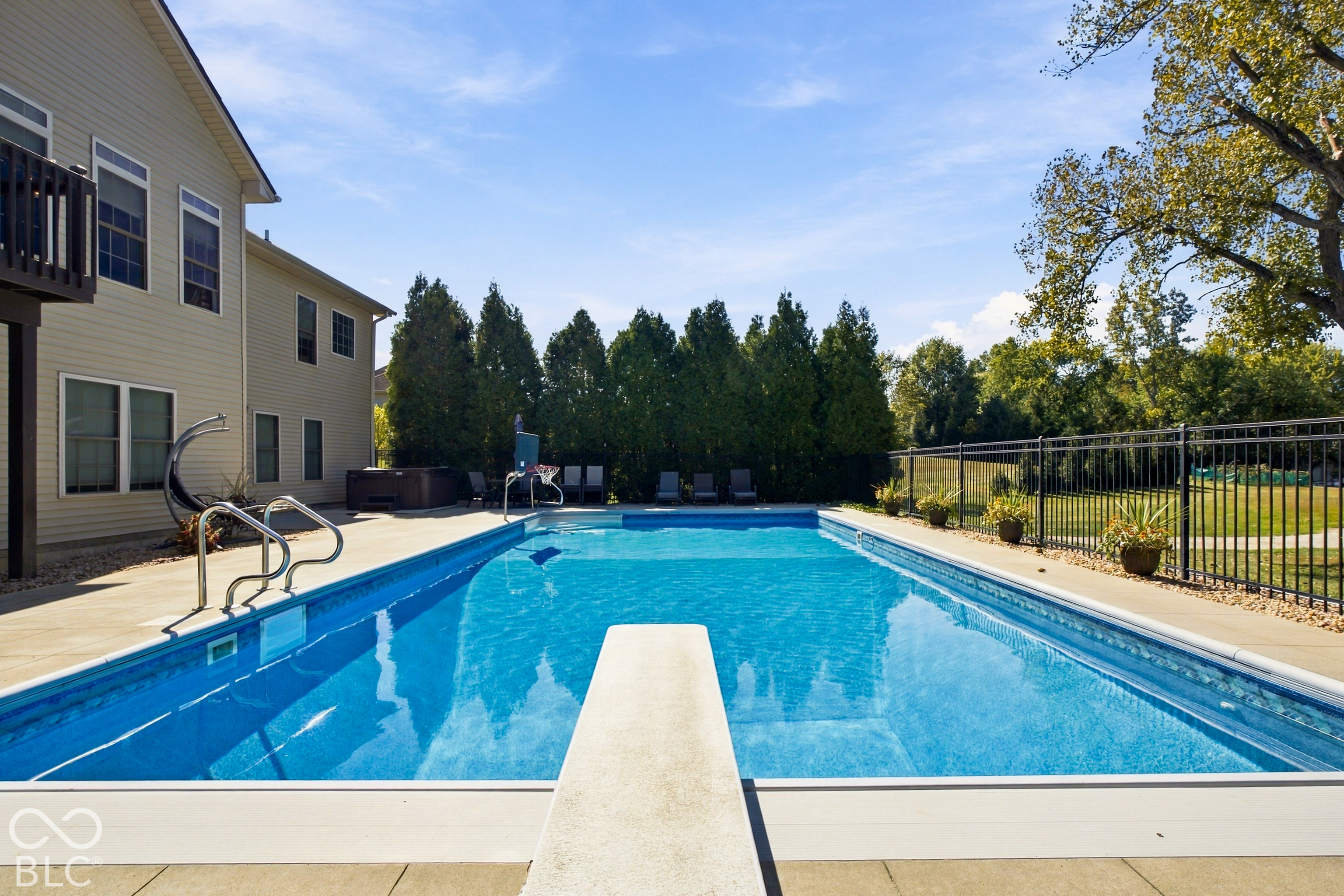 2532 Woodland Farms Drive, Columbus, IN 47201