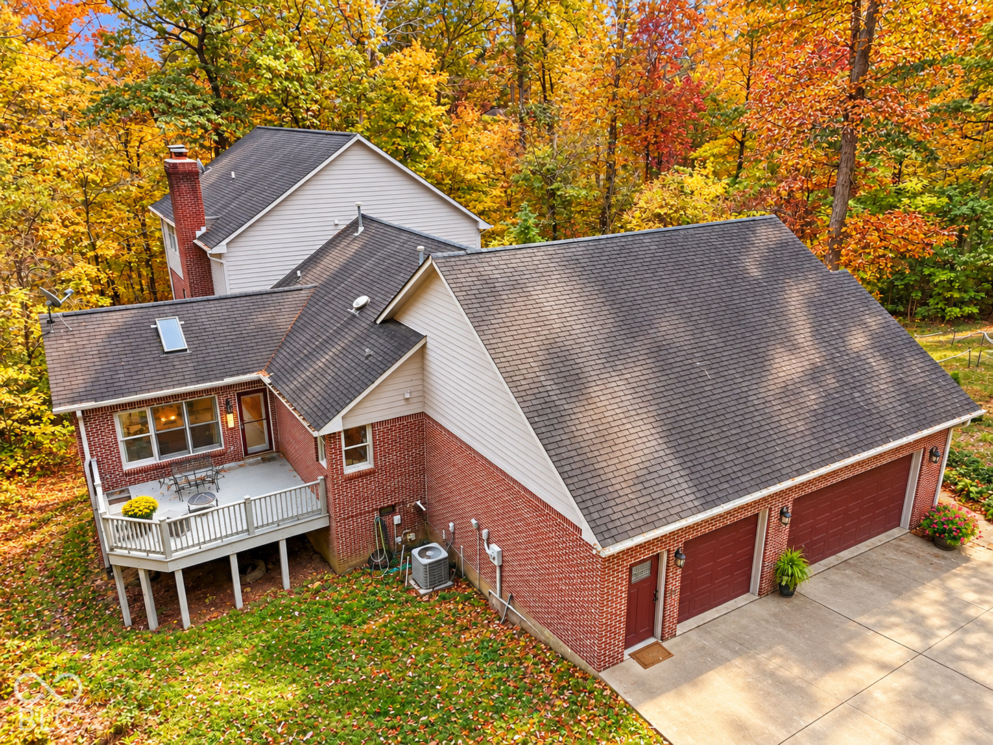 Virtually Altered - 3 car attached garage