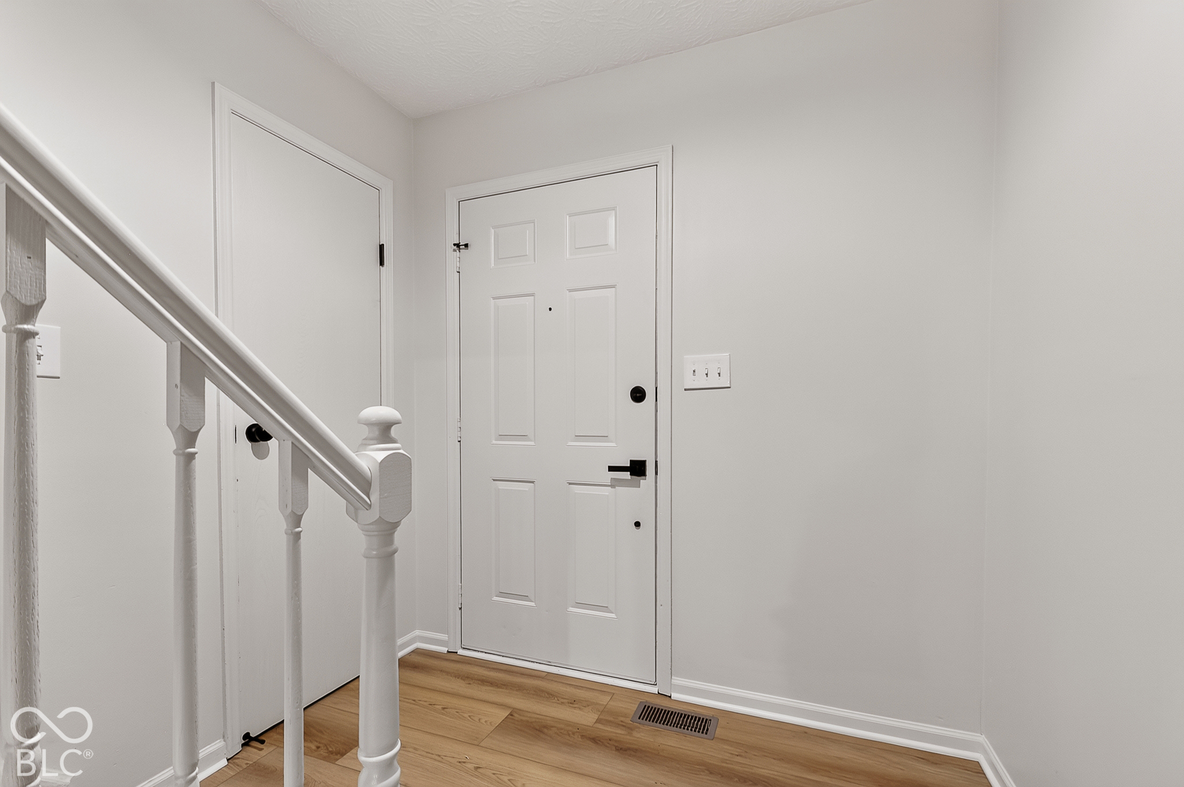 5666 Colonist Circle, Indianapolis, IN 46254