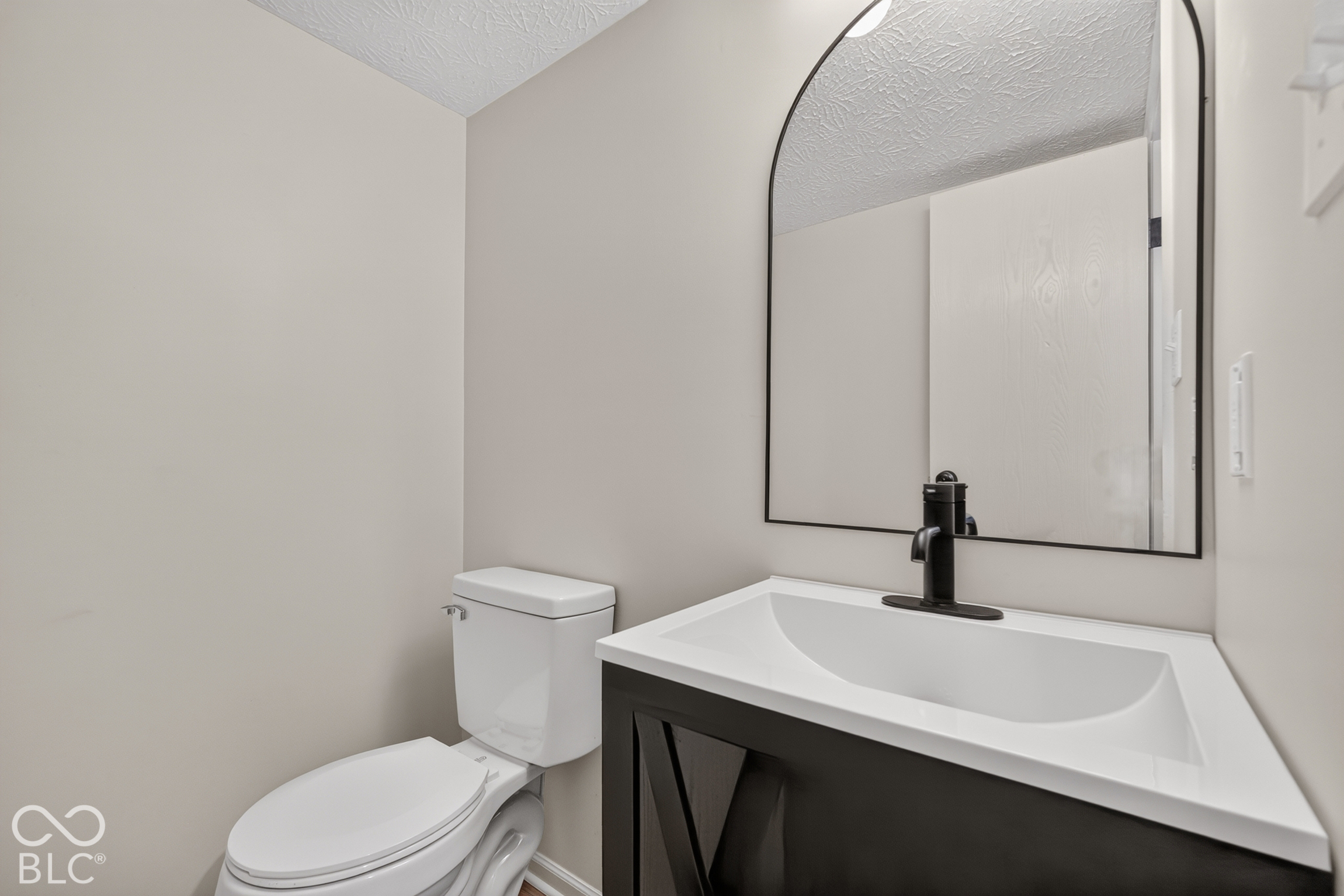 5666 Colonist Circle, Indianapolis, IN 46254