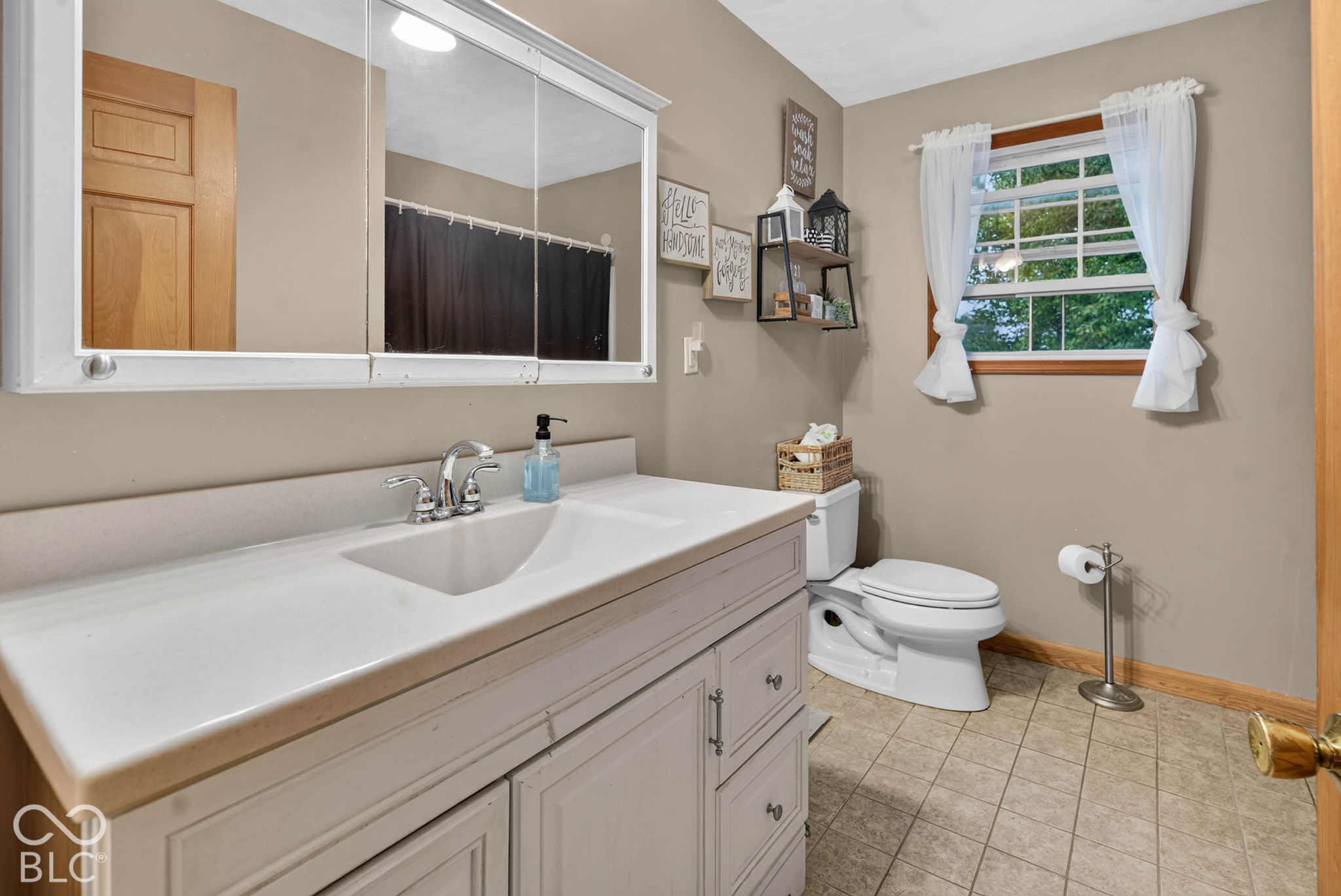 2nd Floor Full Bath