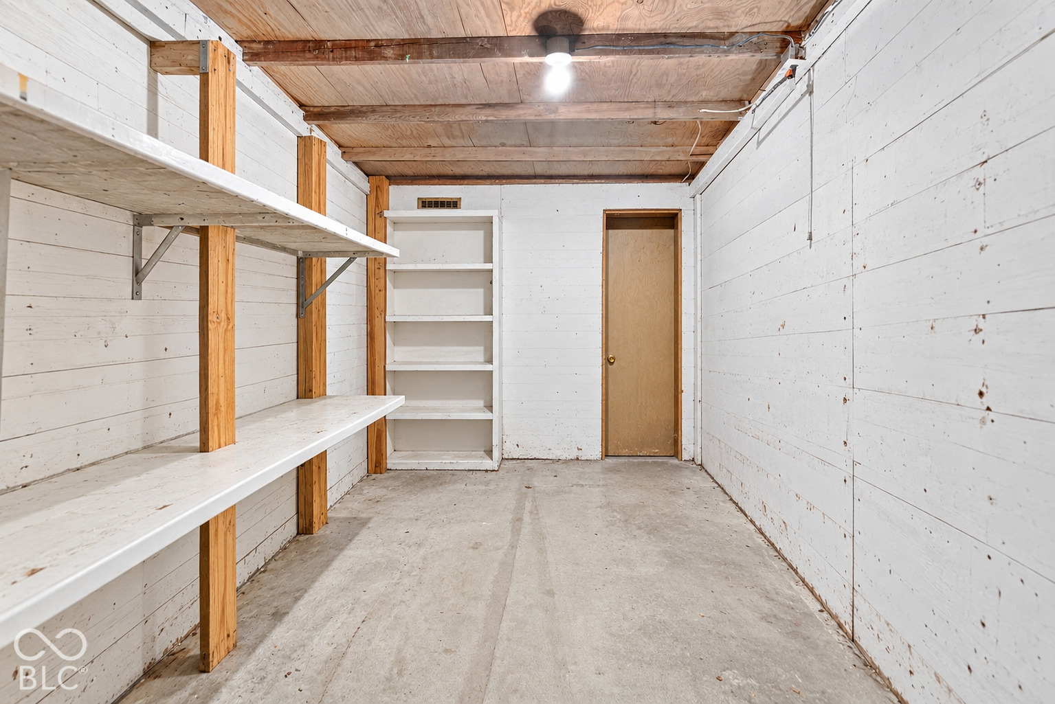 Additional storage room in between garage and apartment.