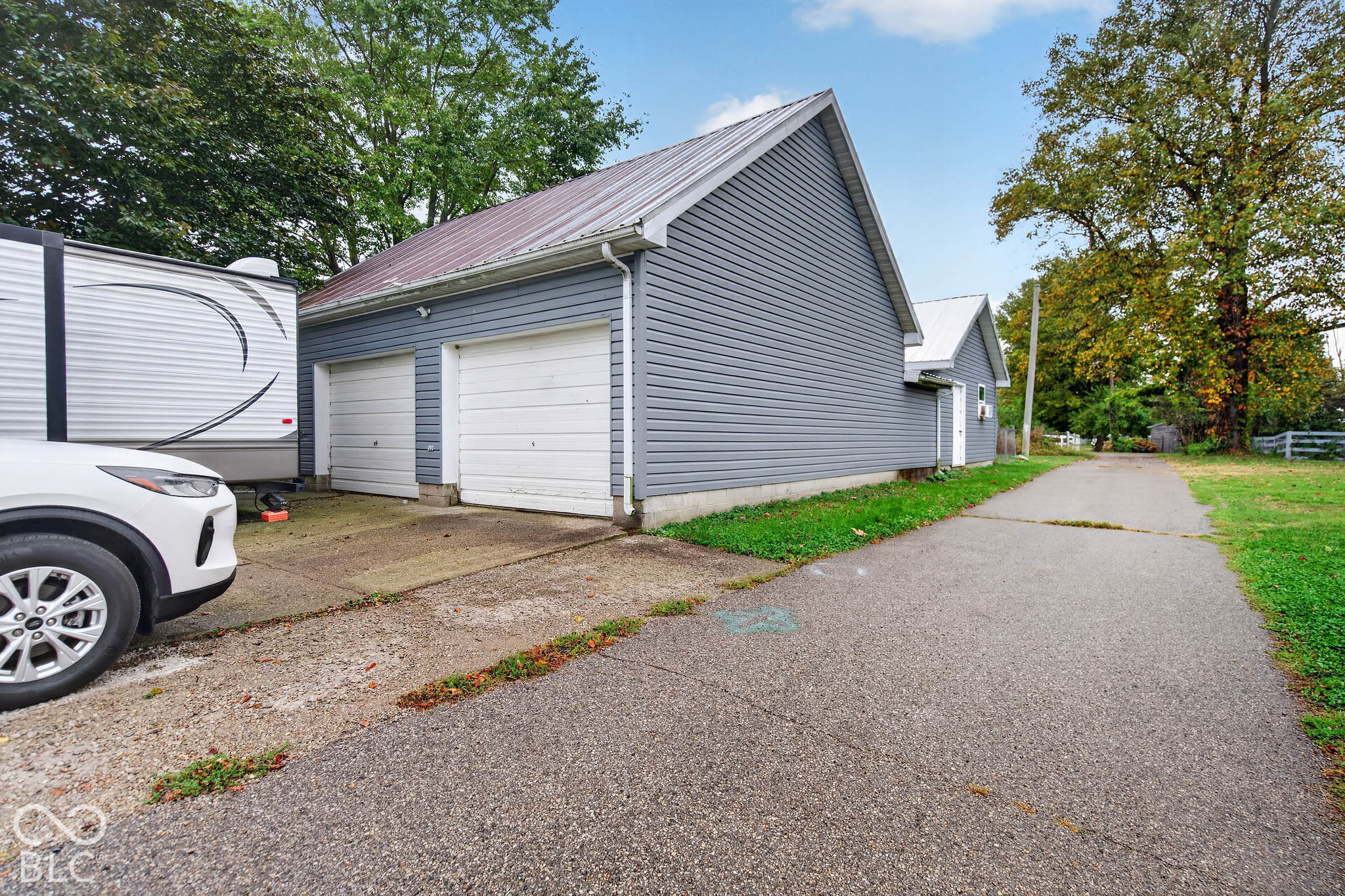 Large Detached Garage off of alley