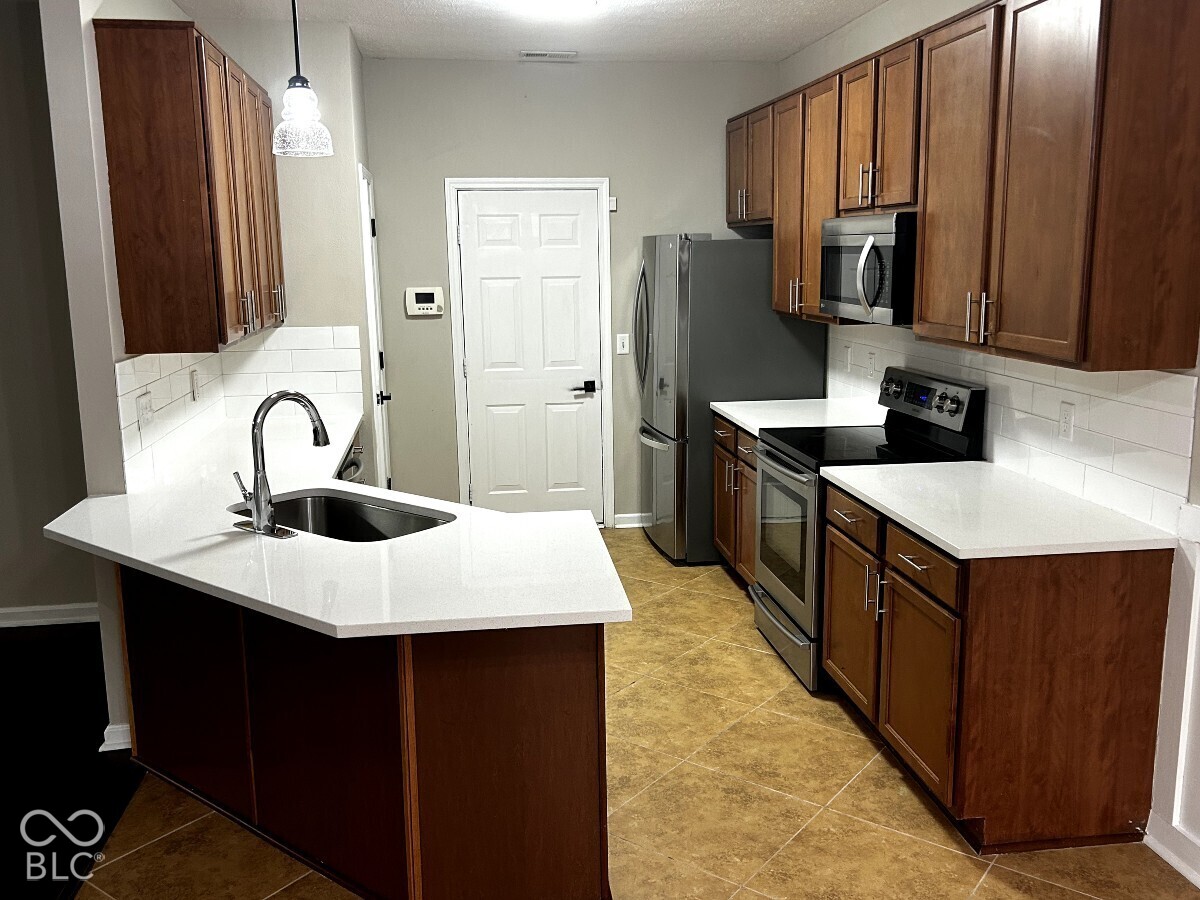 10077 Sundown Lane, Avon, IN 46123