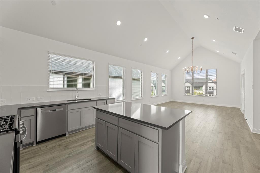 15. 2543 Brunswick - Kitchen (3)