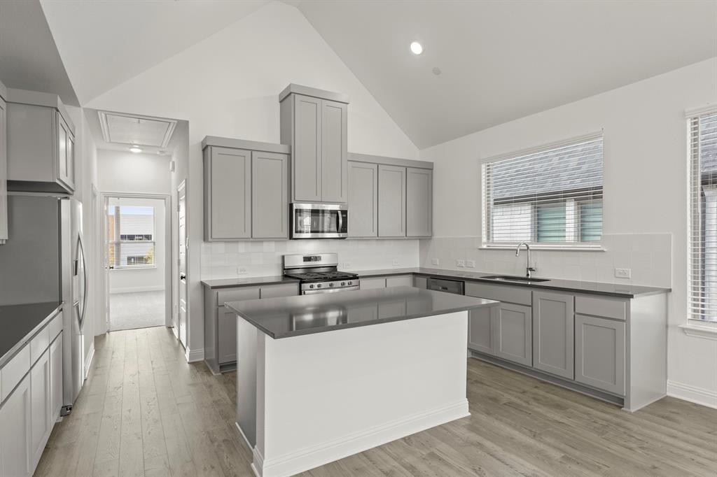 14. 2543 Brunswick - Kitchen (2)