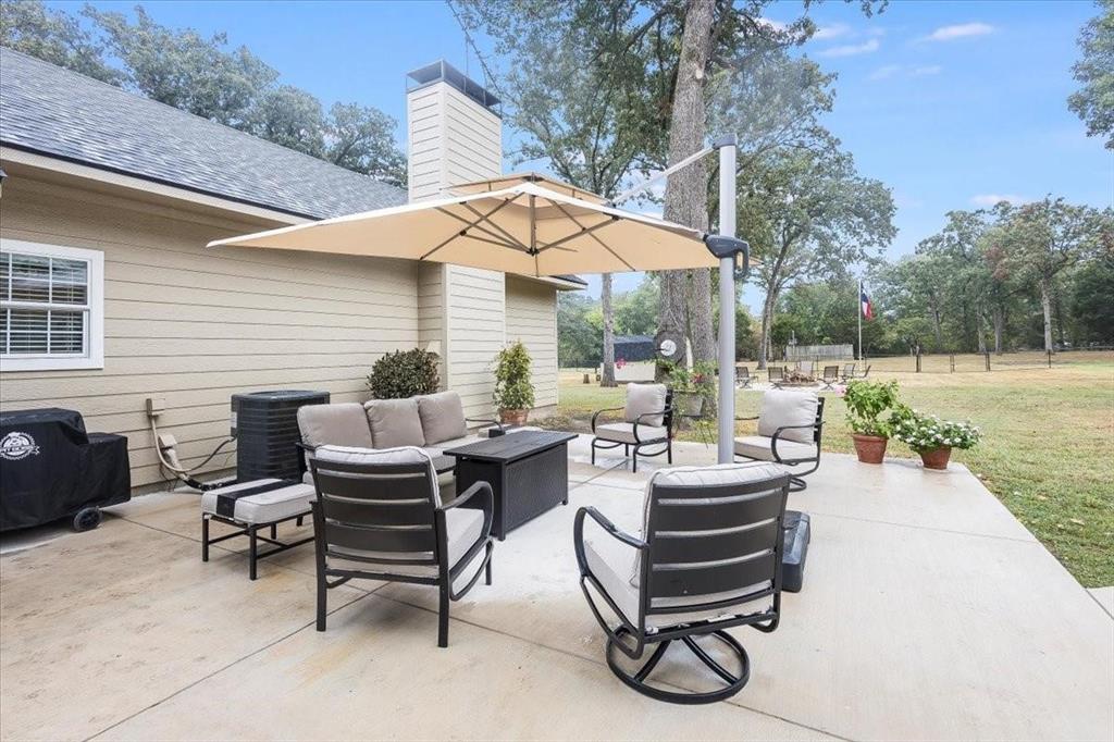 View of patio / terrace with an outdoor hangout area