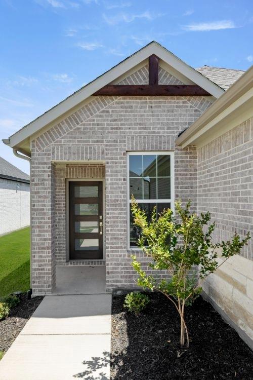 06. 1405 Grove Pond - Ext. Entry (2)