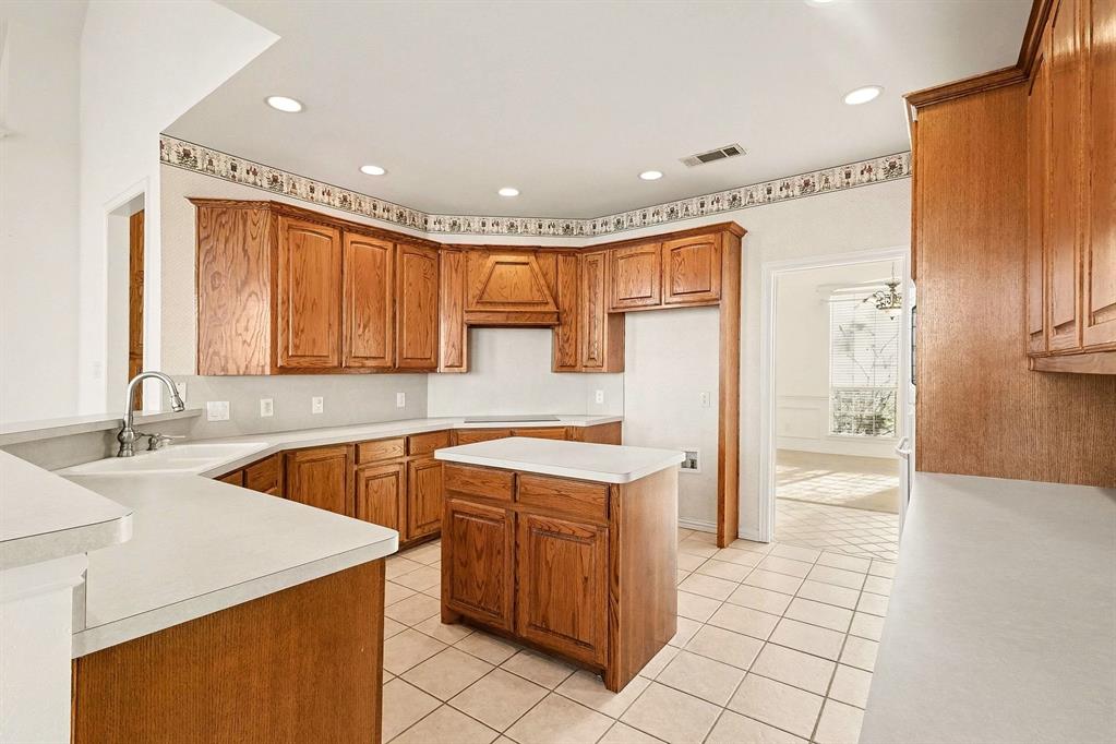 1001 W Remington Park Drive, Terrell, TX 75160