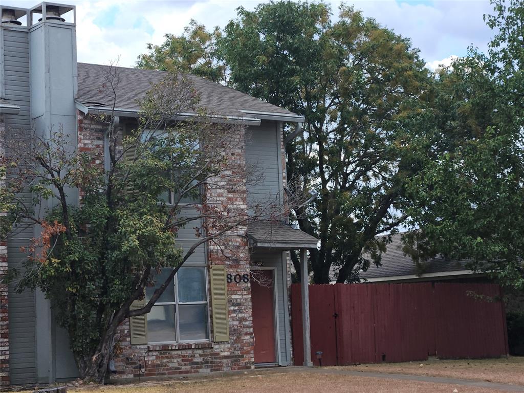 Welcome Home to 808 Red Bud! Welcome Home to 808 Red Bud!