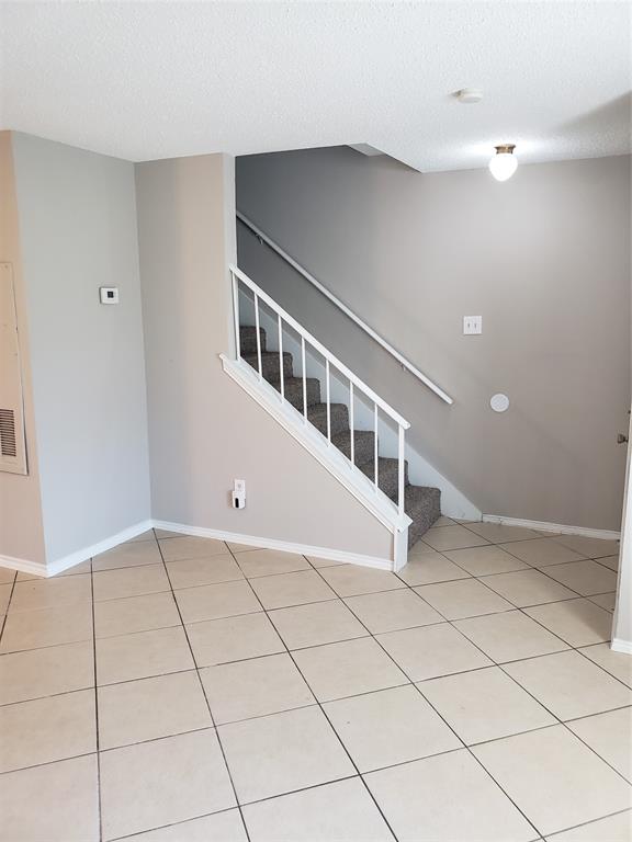 808 - Stairs at entry.