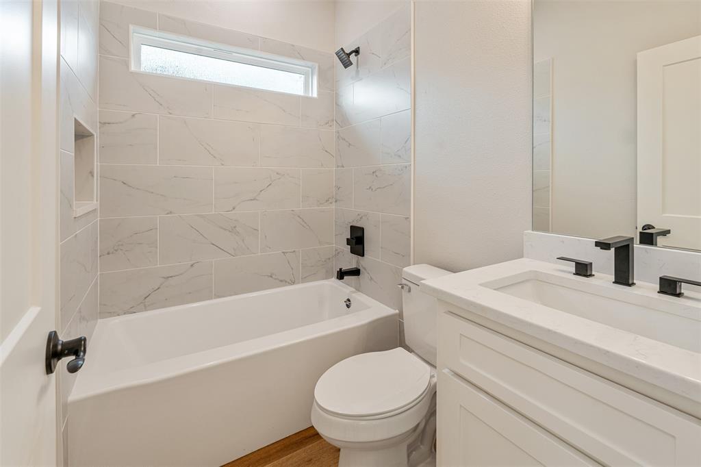504 Limestone Circle, Mabank, TX 75147