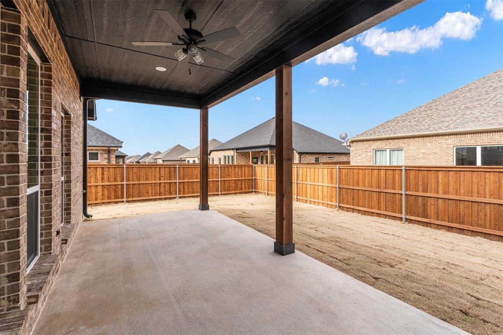 504 Limestone Circle, Mabank, TX 75147
