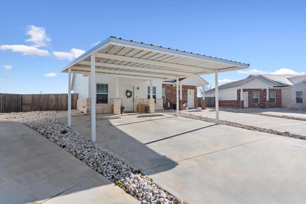 518 Alamo Court, McGregor, TX 76657