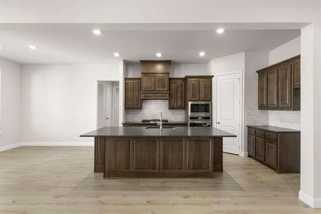 13. 532 Birthright - Kitchen
