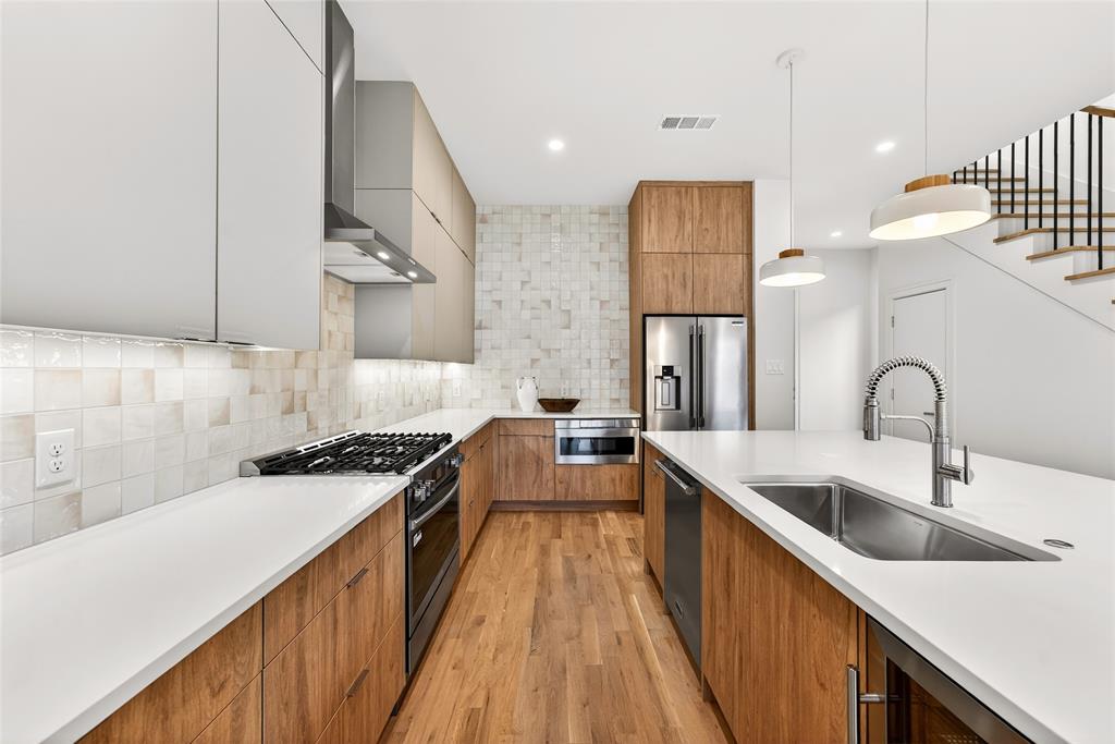 Microwave drawer and wine fridge for easy living and entertaining. Microwave drawer and wine fridge for easy living and entertaining.