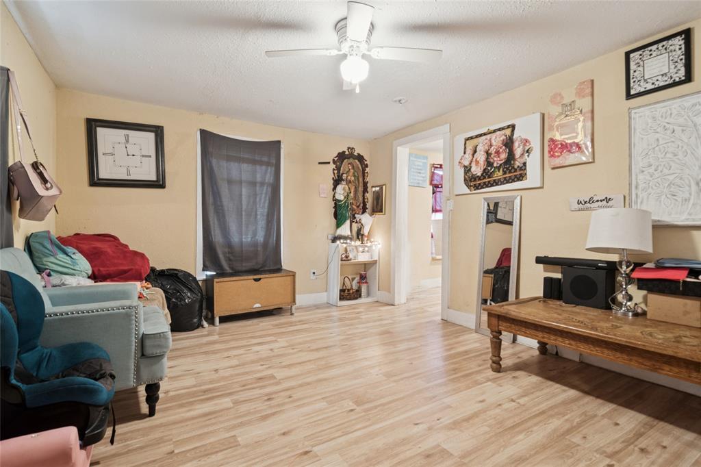 805 E 11th Street, Kemp, TX 75143 805 E 11th Street, Kemp, TX 75143