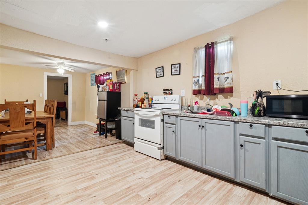 805 E 11th Street, Kemp, TX 75143 805 E 11th Street, Kemp, TX 75143