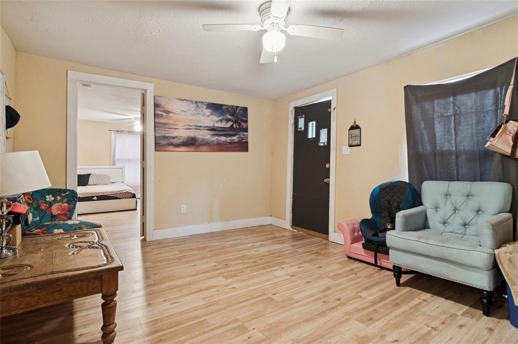 805 E 11th Street, Kemp, TX 75143 805 E 11th Street, Kemp, TX 75143