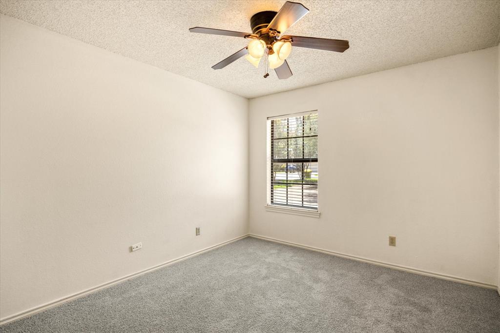 706 Tahiti Drive, Granbury, TX 76048