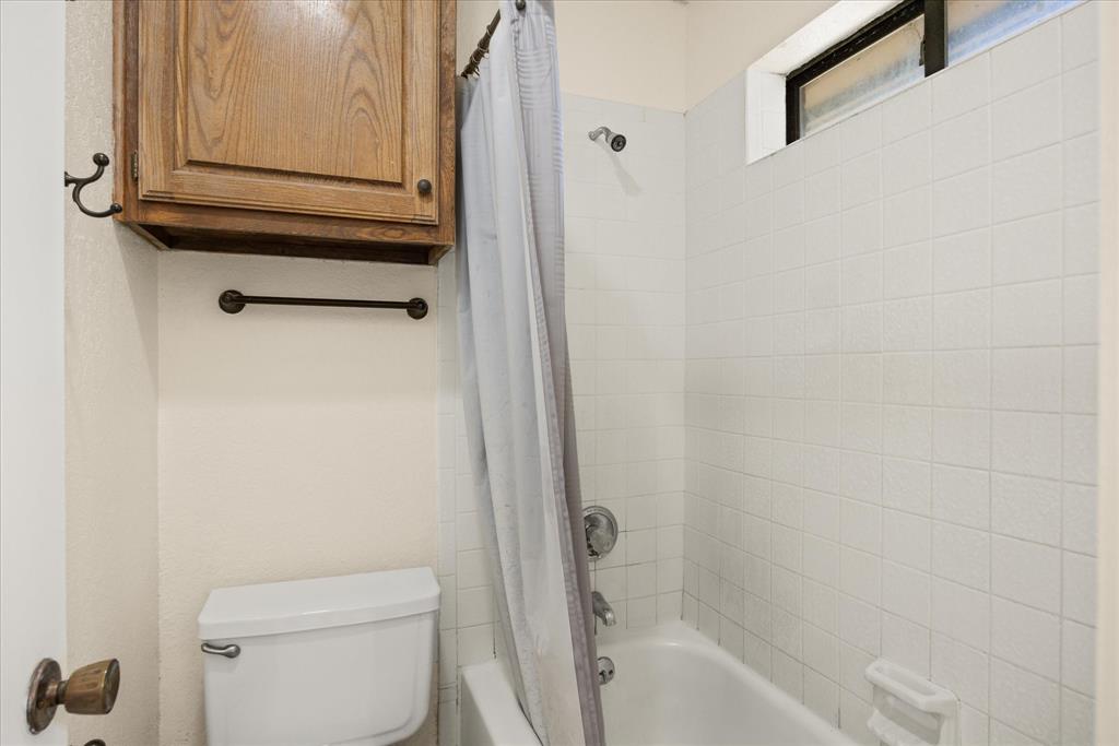 706 Tahiti Drive, Granbury, TX 76048